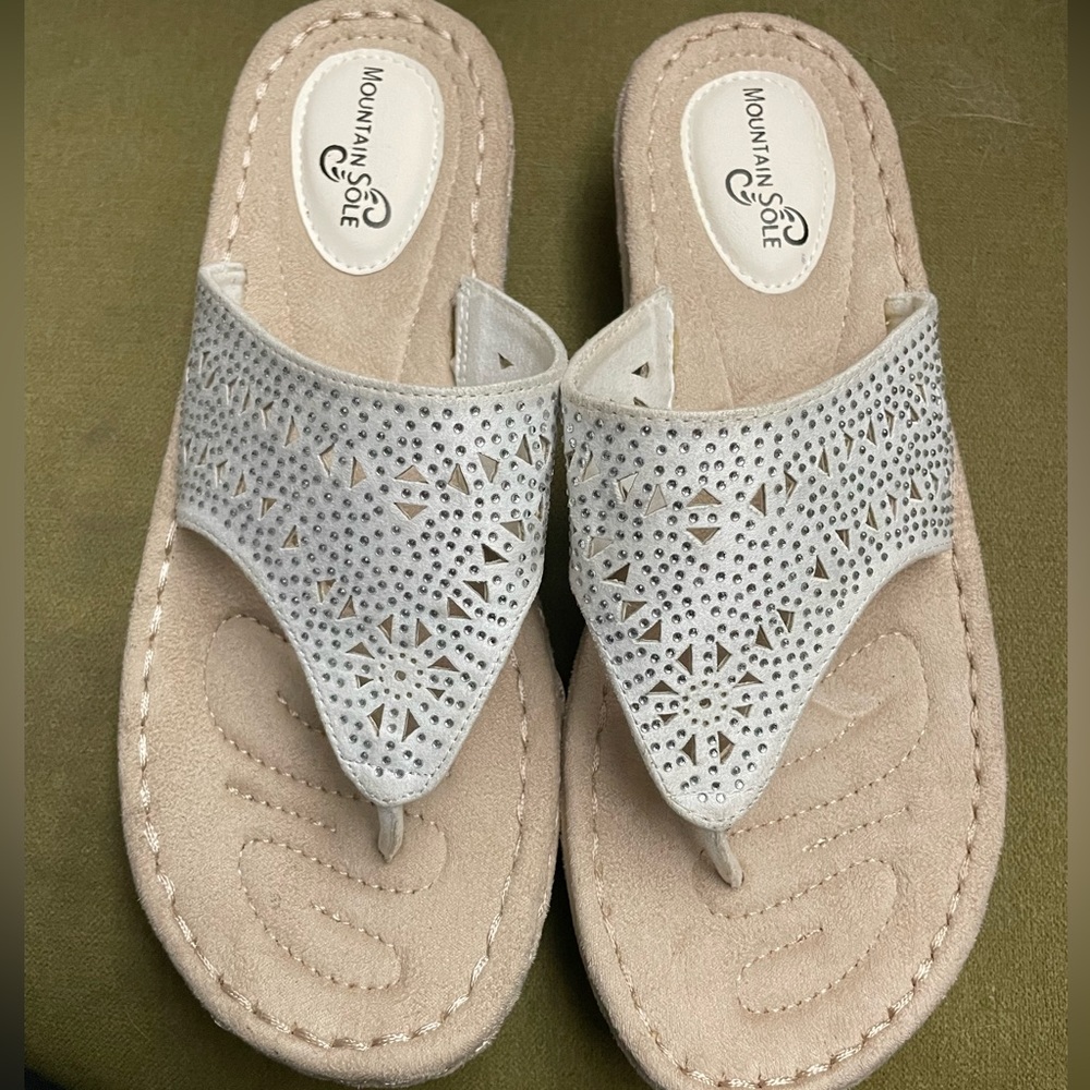 Mountain Sole white sandals